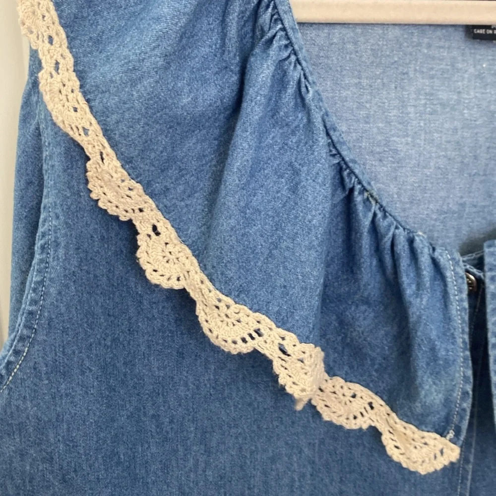 Vintage Denim Big Ruffle Crochet Scallop Collar Shirt. Medium Made in Hong Kong - Picture 10 of 11